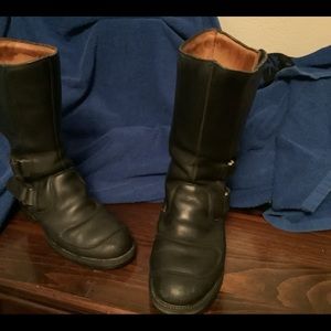 CHIPPEWA MEN’S 12” RALLY-MOTORCYCLE BOOTS. SIZE 9.5D